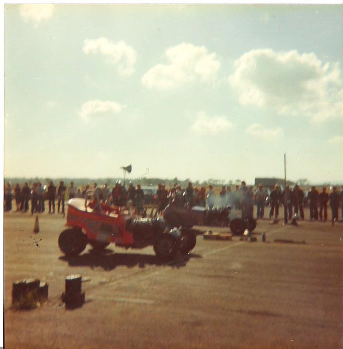 'Slack Alice' Austin7/Jag against an early version of 'Stripper' Mini/Jag at Felton-pity about the camera shake!
