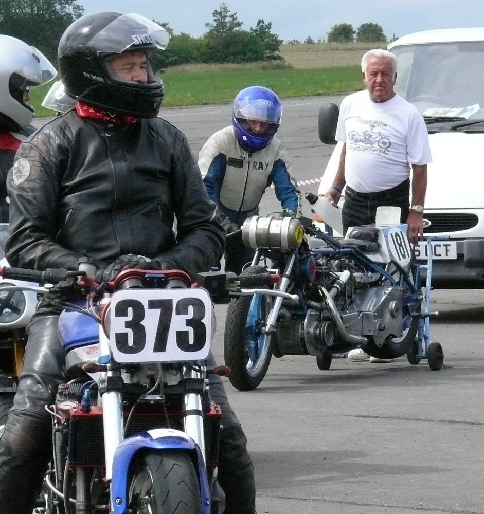 Ray &amp; Terry at VMCC Sprint, RAF Wroughton 21-08-2011